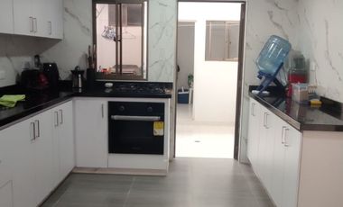 Venta de casa de dos pisos de 205.18 M2,en conjunto cerrado por la calle 8 al oriente de la ciudad.
