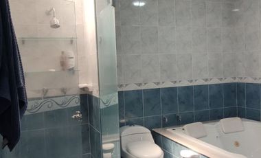 Venta de casa de dos pisos de 205.18 M2,en conjunto cerrado por la calle 8 al oriente de la ciudad.