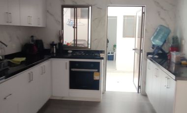 Venta de casa de dos pisos de 205.18 M2,en conjunto cerrado por la calle 8 al oriente de la ciudad.