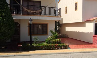 Venta de casa de dos pisos de 205.18 M2,en conjunto cerrado por la calle 8 al oriente de la ciudad.