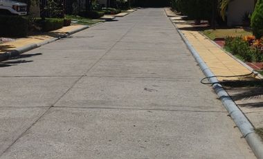 Venta de casa de dos pisos de 205.18 M2,en conjunto cerrado por la calle 8 al oriente de la ciudad.