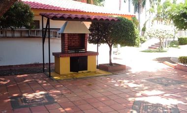 Venta de casa de dos pisos de 205.18 M2,en conjunto cerrado por la calle 8 al oriente de la ciudad.