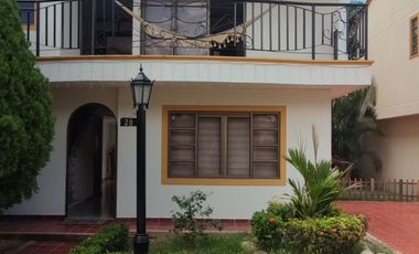 Venta de casa de dos pisos de 205.18 M2,en conjunto cerrado por la calle 8 al oriente de la ciudad.