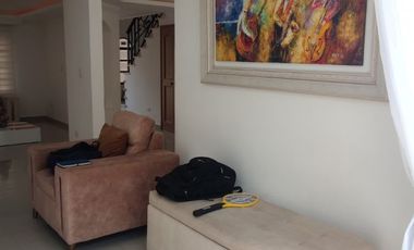 Venta de casa de dos pisos de 205.18 M2,en conjunto cerrado por la calle 8 al oriente de la ciudad.