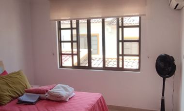 Venta de casa de dos pisos de 205.18 M2,en conjunto cerrado por la calle 8 al oriente de la ciudad.