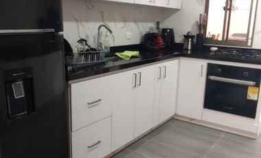 Venta de casa de dos pisos de 205.18 M2,en conjunto cerrado por la calle 8 al oriente de la ciudad.