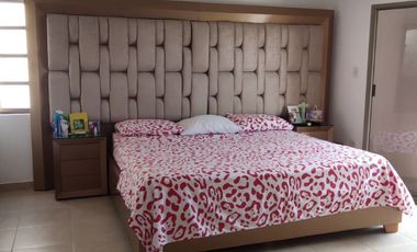 Venta de casa de dos pisos de 205.18 M2,en conjunto cerrado por la calle 8 al oriente de la ciudad.