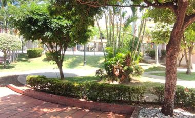 Venta de casa de dos pisos de 205.18 M2,en conjunto cerrado por la calle 8 al oriente de la ciudad.