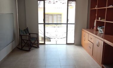 Venta de casa de dos pisos de 205.18 M2,en conjunto cerrado por la calle 8 al oriente de la ciudad.