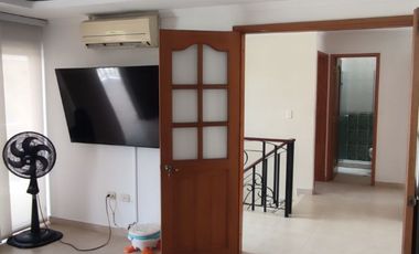 Venta de casa de dos pisos de 205.18 M2,en conjunto cerrado por la calle 8 al oriente de la ciudad.