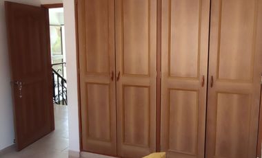 Venta de casa de dos pisos de 205.18 M2,en conjunto cerrado por la calle 8 al oriente de la ciudad.
