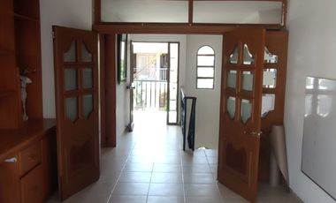 Venta de casa de dos pisos de 205.18 M2,en conjunto cerrado por la calle 8 al oriente de la ciudad.