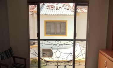 Venta de casa de dos pisos de 205.18 M2,en conjunto cerrado por la calle 8 al oriente de la ciudad.