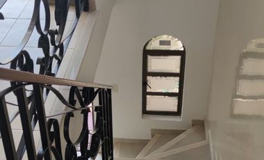 Venta de casa de dos pisos de 205.18 M2,en conjunto cerrado por la calle 8 al oriente de la ciudad.
