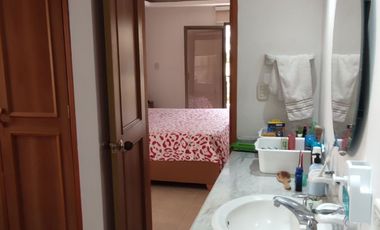 Venta de casa de dos pisos de 205.18 M2,en conjunto cerrado por la calle 8 al oriente de la ciudad.