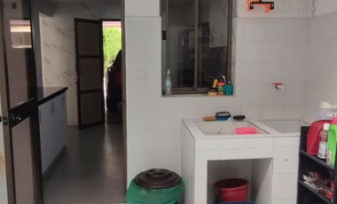 Venta de casa de dos pisos de 205.18 M2,en conjunto cerrado por la calle 8 al oriente de la ciudad.