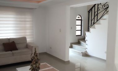 Venta de casa de dos pisos de 205.18 M2,en conjunto cerrado por la calle 8 al oriente de la ciudad.