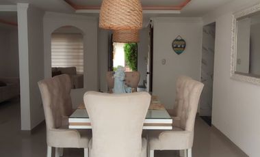 Venta de casa de dos pisos de 205.18 M2,en conjunto cerrado por la calle 8 al oriente de la ciudad.