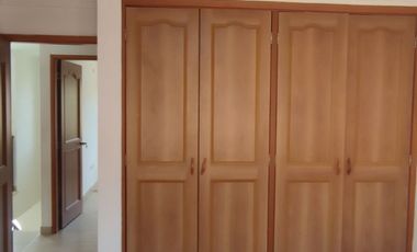 Venta de casa de dos pisos de 205.18 M2,en conjunto cerrado por la calle 8 al oriente de la ciudad.