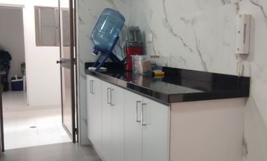 Venta de casa de dos pisos de 205.18 M2,en conjunto cerrado por la calle 8 al oriente de la ciudad.