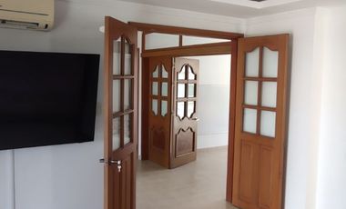 Venta de casa de dos pisos de 205.18 M2,en conjunto cerrado por la calle 8 al oriente de la ciudad.