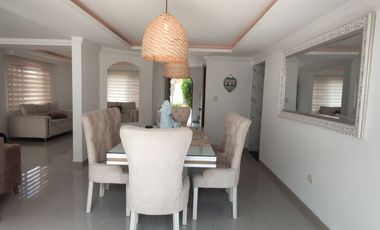 Venta de casa de dos pisos de 205.18 M2,en conjunto cerrado por la calle 8 al oriente de la ciudad.