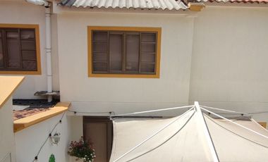 Venta de casa de dos pisos de 205.18 M2,en conjunto cerrado por la calle 8 al oriente de la ciudad.