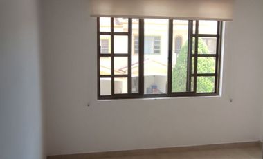 Venta de casa de dos pisos de 205.18 M2,en conjunto cerrado por la calle 8 al oriente de la ciudad.