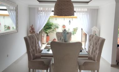 Venta de casa de dos pisos de 205.18 M2,en conjunto cerrado por la calle 8 al oriente de la ciudad.