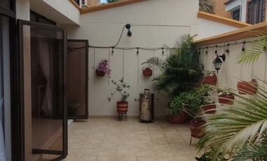 Venta de casa de dos pisos de 205.18 M2,en conjunto cerrado por la calle 8 al oriente de la ciudad.