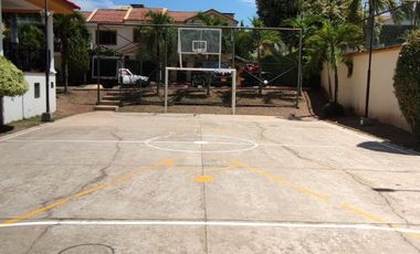 Venta de casa de dos pisos de 205.18 M2,en conjunto cerrado por la calle 8 al oriente de la ciudad.