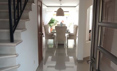 Venta de casa de dos pisos de 205.18 M2,en conjunto cerrado por la calle 8 al oriente de la ciudad.