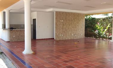 Venta de casa de dos pisos de 205.18 M2,en conjunto cerrado por la calle 8 al oriente de la ciudad.