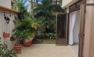 Venta de casa de dos pisos de 205.18 M2,en conjunto cerrado por la calle 8 al oriente de la ciudad.