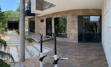 VENTA AMPLIA CASA D 3 RECAMARAS CON JARDIN Y ALBERCA EN PLAYA DE VACAS, VERACRUZ