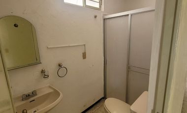 Casa con doble accesos a unos metros de Calle Morelos.