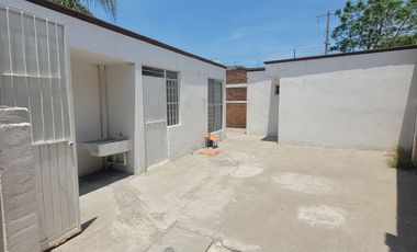 Casa con doble accesos a unos metros de Calle Morelos.
