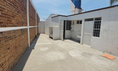 Casa con doble accesos a unos metros de Calle Morelos.