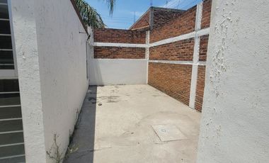 Casa con doble accesos a unos metros de Calle Morelos.