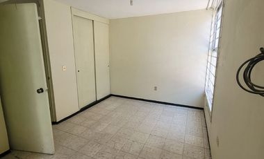 Casa con doble accesos a unos metros de Calle Morelos.