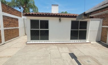 Casa con doble accesos a unos metros de Calle Morelos.