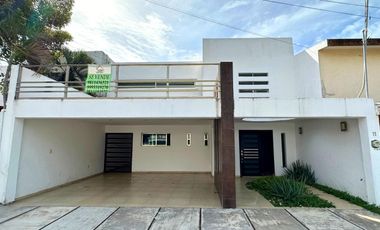 Casa de 2 plantas Villas del Río