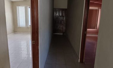 VENTA DE CASA EN SALINAS VICTORIA,NL CON LOCAL ENFRENTE LISTA PARA DARLE MANTENIMIENTO