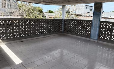 VENTA DE CASA EN SALINAS VICTORIA,NL CON LOCAL ENFRENTE LISTA PARA DARLE MANTENIMIENTO