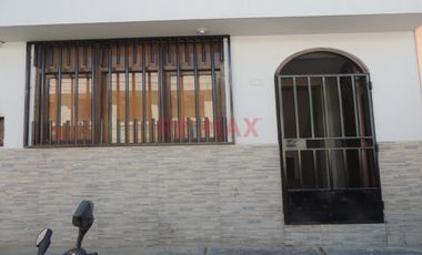Vendo Casa De Tres Pisos En Pimentel C.Delgado