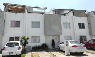 Rento casa en fraccionamiento tres cantos en Cuautlancingo cerca periférico