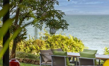 5-bedroom Beachfront Designer-Estate with panoramic sea view