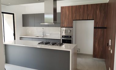 Casa nueva en Paraíso Country Cllub, con vista al campo de golf y recámara en PB