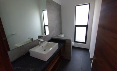 Casa nueva en Paraíso Country Cllub, con vista al campo de golf y recámara en PB