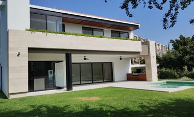 Casa nueva en Paraíso Country Cllub, con vista al campo de golf y recámara en PB